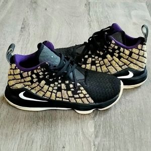 Boys LeBron James Nike Shoes 1Y